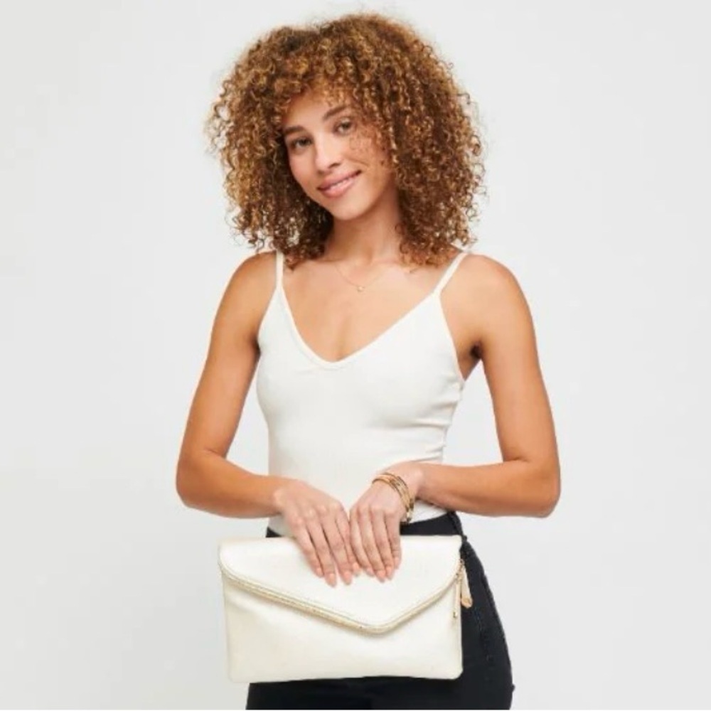 🖤🤍NWOT-URBAN EXPRESSIONS PEARL GOLD VEGAN LEATHER STELLA CLUTCH🖤🤍